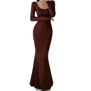 Robe moulante sexy à taille haute, col carré, manches longues, tricotée pour l'automne, personnalisable en gros (OEM) - Product Image 1