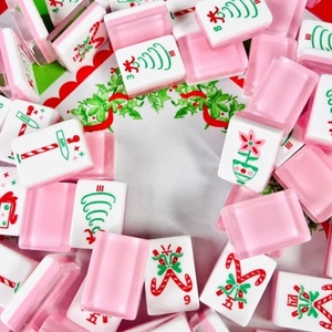En stock : Ensemble de tuiles de mahjong américaines en acrylique sur le thème de Noël, rose moderne, faites à la main - Product Image 5