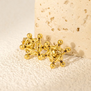 महिलाओं के लिए नया फैशन दैनिक स्टेनलेस स्टील ज्यामितीय खोखले बॉल 18k सोना प्लेटेड आरामदायक बेडेड गहने स्टड इयररिंग - Product Image 2