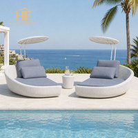 Chaise longue réglable Tevara en teck et aluminium pour l'extérieur, couleur blanche