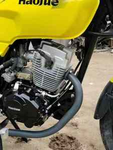 Las Motocicletas y Ciclomotores Suzuki con Motor de 125cc Tienen Gran Potencia y Pueden Navegar a Través del Tráfico Urbano. - Product Image 3