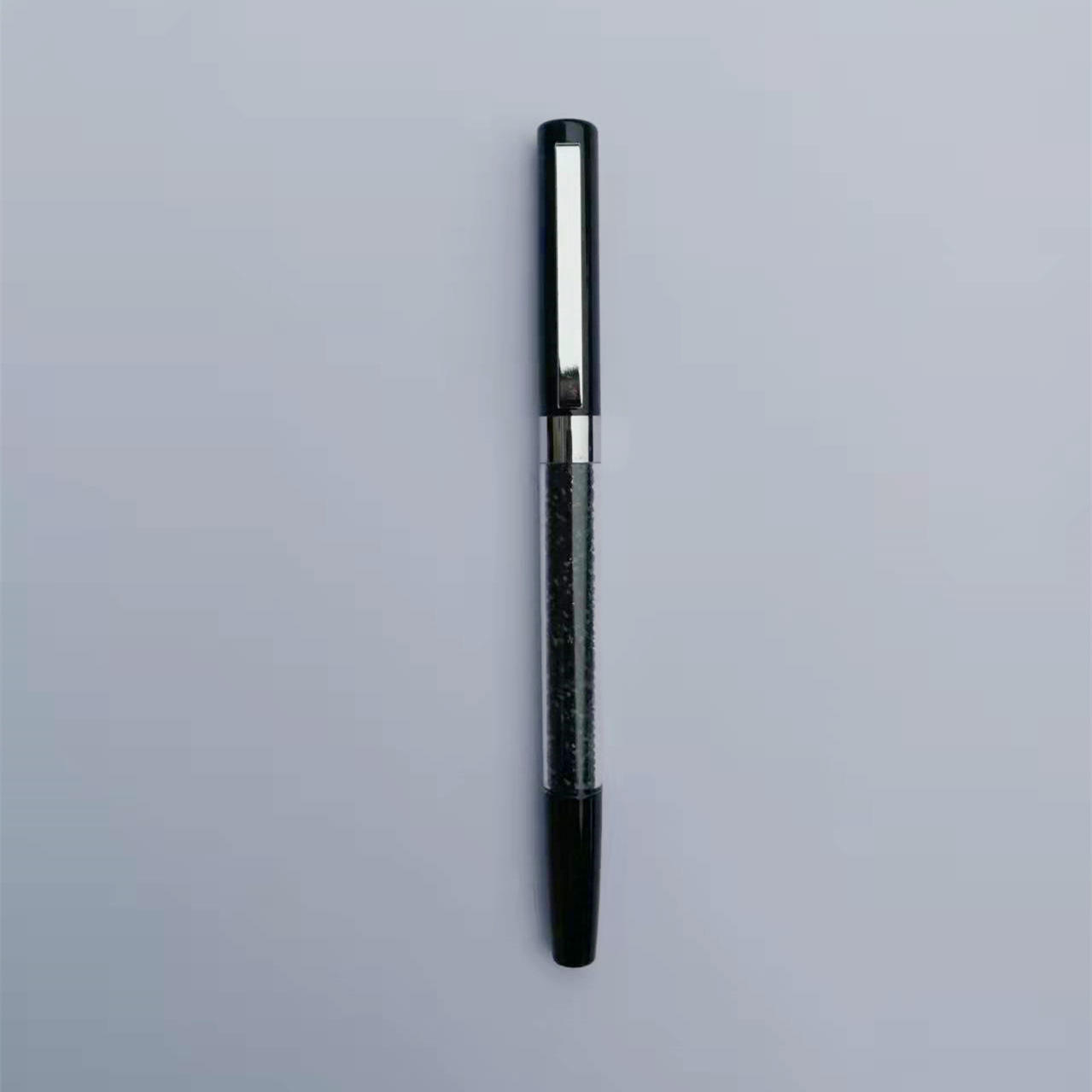 Negro con diamantes negros