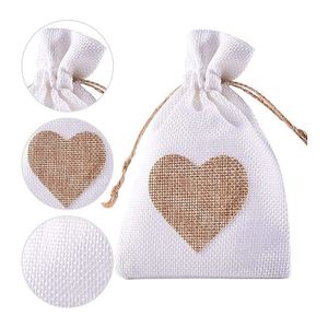 Sac cadeau en lin recyclable avec cordon de serrage, motif en forme de cœur, estampé pour la Saint-Valentin, mariage, Pâques, Noël, sac à bonbons - Product Image 3