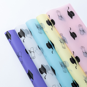 Giấy gói bó hoa tốt nghiệp với mẫu mũ bác sĩ, giấy gói quà hoa không thấm nước - Product Image 5