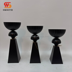 Support floral noir élégant pour centre de table d'événements et mariages, vases à fleurs noirs pour la décoration de la maison et des hôtels - Product Image 1