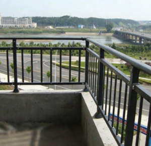 認証済み工場製 シンプルデザイン スチール製バルコニー柵 手すり 安全柵 錬鉄製階段手すり ヴィラ ホテル 病院向け - Product Image 6