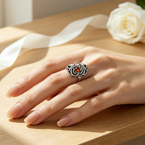 Bague en argent 925 Art Palace avec grenat, motif floral celtique, bijou vintage avec pierre précieuse, unisexe, à porter au quotidien - Product Image 1