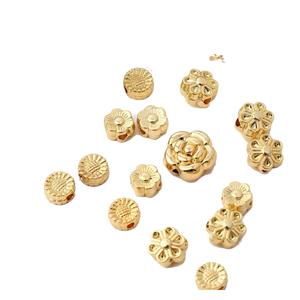 Cuentas de flores de seis pétalos de oro real de 18 quilates chapadas en color, Agujero Horizontal, accesorio de pulsera DIY que conserva el oro - Product Image 5