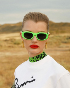 Gafas de Sol Cuadradas Poligonales Rojas y Naranjas con Marco Pequeño y Protección UV400, Diseño Vintage de Moda con Logotipo Personalizado, Gran Venta 2021 - Product Image 6