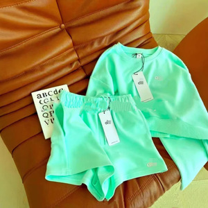 Completo Sportivo Unisex Primavera-Estate 2026: <span class=keywords><strong>Felpa</strong></span> a Collo Tondo e Pantaloncini <span class=keywords><strong>con</strong></span> <span class=keywords><strong>Elastico</strong></span> <span class=keywords><strong>in</strong></span> <span class=keywords><strong>Vita</strong></span> - Product Image 2