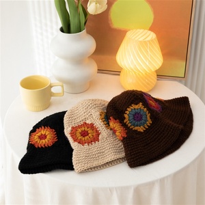 <span class=keywords><strong>Envío</strong></span> Directo, venta al por mayor, gran oferta Popular en Stock, gorra deportiva de verano colorida para mujer a la moda, sombrero de cubo hecho a mano con flores de ganchillo - Product Image 6