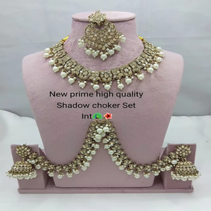 Conjunto de collar de perlas y Kundan chapado en oro de colección elegante de tendencia de gran calidad a la venta por exportadores indios - Product Image 5