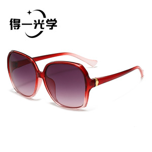 แว่นกันแดดทรงสี่เหลี่ยมขนาดใหญ่ De Yi Optics รุ่น Retro สำหรับผู้หญิง กรอบ PC ป้องกันรังสียูวี 400 น้ำหนักเบา ดีไซน์ทันสมัย - Product Image 3