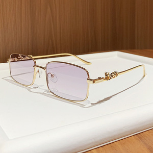 Gafas de sol rectangulares de lujo para mujer, protección solar UV400 con montura completa, diseño moderno - Product Image 1