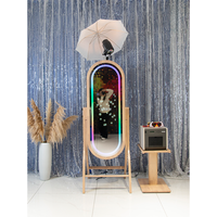 Nouvelle tendance magique miroir photobooth coque caméra 21.5 pouces LCD écran tactile cabine photo en bois avec angle de caméra réglable