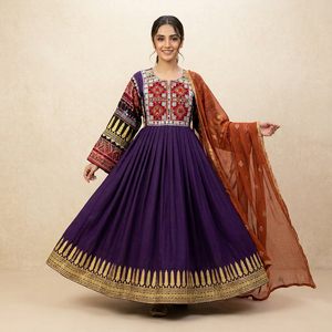 Robe longue Salwar Kameez afghane violette avec motif géométrique brodé pour femmes, tenue de mariage ethnique style Inde Pakistan - Product Image 1