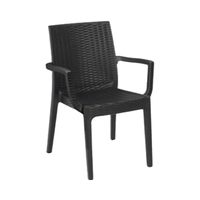 Chaise de salle à manger en plastique PP de style nordique Corde tissée à haut dossier Conception minimaliste empilable pour une utilisation en plein air dans un hôtel Caractéristiques Refroidissement