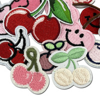 Patchs brodés personnalisés thermocollants à dos adhésif, motifs cerises mignonnes de dessin animé pour vêtements, sacs, appliques DIY, vente en gros