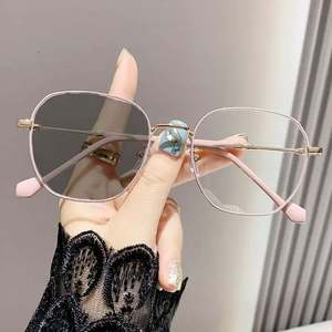 Gafas de Moda 2025 con Marco Grande, Anti Luz Azul, Cambio de Color, Marco Metálico Cuadrado, Fotocromáticas, para Miopía, para Mujer - Product Image 1