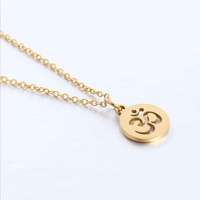 Collier pendentif Gaovo Symbole Om en acier inoxydable plaqué or, avec breloque disque rond, bijou pour femme, idéal pour les fêtes et le quotidien
