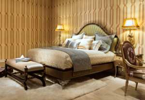 <span class=keywords><strong>Letto</strong></span> in <span class=keywords><strong>Legno</strong></span> Massello Ispirato all'Antico con Dettagli Dorati e <span class=keywords><strong>Testiera</strong></span> Intarsiata a Mano con Conchiglie Marine - Product Image 2