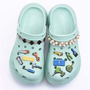 1pcs Charms de chaussures de manga japonais Hot Anime <span class=keywords><strong>My</strong></span> <span class=keywords><strong>Hero</strong></span> <span class=keywords><strong>Academia</strong></span> PVC Shoe Accessories Decoration Fit shoe charms Party Kids Gifts - Product Image 4