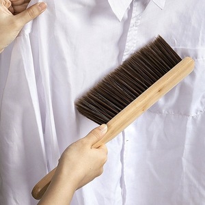 Brosse à lit avec manche en bois, grandes poils doux, outil de nettoyage pour éliminer la poussière des tapis et des meubles - Product Image 4