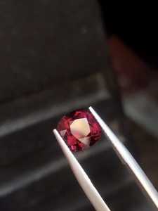 Mogok Spinel พลอยสีแดงสด2.5กะรัตสำหรับทำเครื่องประดับ - Product Image 4