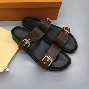Sandalias de Diseñador Famoso, Cómodas y Suaves, Sandalias de Verano para Hombre, Ligeras, Chanclas Casuales Antideslizantes - Product Image 1