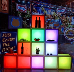 Seau à glace en plastique lumineux à LED personnalisable en gros pour bar à domicile, fête, mariage, événement, refroidisseur de vin décoratif à LED pour usage hôtelier - Product Image 4