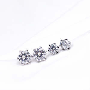 ต่างหูเพชรโมอิสซาไนต์ทรงกลมแบบหกขา ดีไซน์คลาสสิก ทันสมัย เรียบง่าย ชุบทองคำขาว จากเทียนหยู เจมส์ - Product Image 5