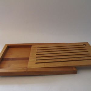 Tabla de cortar de bambú de 30x20cm con ranuras para cortar pan - Product Image 4