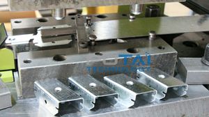 PT-Hot Sale Kleiderbügel Teile Stanz maschine Fabrik - Product Image 6