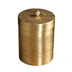 Pot de rangement en laiton doré gravé avec couvercle hermétique pour organiser les aliments et les épices dans la cuisine - Product Image 1