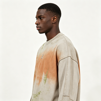 Sweat-shirt vintage délavé à effet tie-dye, broderie petite sur la poitrine, coutures apparentes, épaules tombantes, coupe décontractée, style streetwear