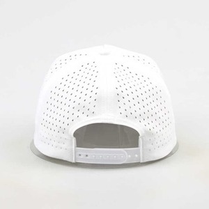 Vente en gros de chapeau Casquette de golf noire imperméable à l'eau 5 panneaux Casquette de baseball perforée Snapback Casquette en corde Premium avec logo personnalisé - Product Image 4