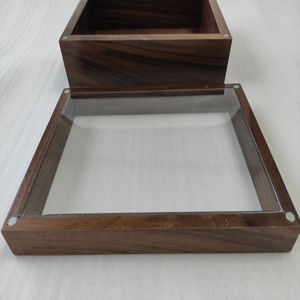 Vitrine transparente en bois de bureau avec couvercle en noyer huilé Boîte à photos avec couvercle magnétique en acrylique Boîte à ombres pour clé USB - Product Image 5