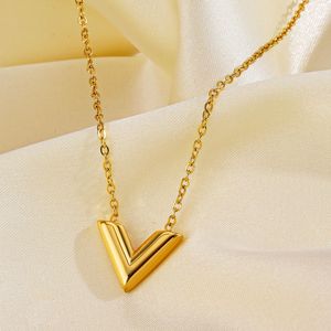 Vente en gros Collier classique en forme de V Pendentif Boucles d'oreilles Bracelet Ensemble de bijoux en or en acier inoxydable - Product Image 4