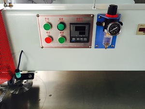 Máquina Automática de Empalme de Chapas de Madera de 1300 mm para una Composición Eficiente de Chapas de Madera - Product Image 4