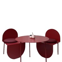 Ensemble table et chaises d'extérieur en fer rouge semi-circulaire, style moderne et minimaliste, pour café, boulangerie et stand de thé au lait