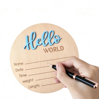Panneau de naissance rond en bois bleu 3D « Hello World » avec support, plaque gravée avec le nom du bébé pour accessoire photo de nouveau-né et décoration de chambre d'enfant
