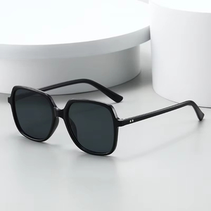 Gafas de Sol Cuadradas Extra Grandes con Remaches, Retro, de Moda 2026, con Logotipo Personalizado, para Hombre y Mujer, Protección UV400 - Product Image 2