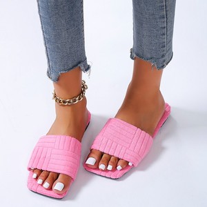 Nuevas Sandalias Cuadradas Cálidas de Talla Grande, Antideslizantes para Interiores y Exteriores, Pantuflas de Algodón con Relieve y Forro de Felpa para el Hogar - Product Image 3