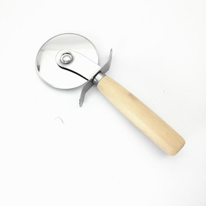 Holesale-cortador de <span class=keywords><strong>pizza</strong></span> con hoja de rueda de acero inoxidable, cortador de queso con mango de madera - Product Image 6
