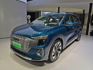 Aud-i <span class=keywords><strong>Q5</strong></span> E-tron <span class=keywords><strong>SUV</strong></span> Elettrico 2024 50e-tron Quattr-o Edizione Radiant Pacchetto Lusso 5 Porte 6 Posti Autonomia NEDC 501-600km - Product Image 4