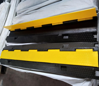 Hochwertiger Schwarz-Gelber Gummi-Kabelschutz 1000*220*30mm, 20x7mm Kanal, Verkehrssicherheits-Geschwindigkeitsbegrenzer für Event-Bühnenbeleuchtung