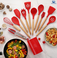 Penjualan terlaris 12 buah Set peralatan dapur pegangan kayu silikon memasak sendok Spatula alat dapur Set
