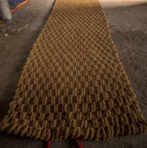 Rouleau de tapis en fibre de coco haute densité brun doré 10m 65kg – Matériau écologique durable pour pavage de passerelles extérieures à fort trafic - Product Image 6