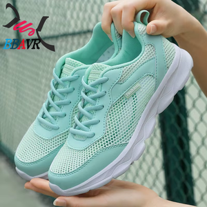 Zapatos Deportivos Ligeros y Cómodos para Mujer, Zapatillas Casuales de Moda para Caminar en Verano con Forro de Espuma Acolchada - Product Image 1