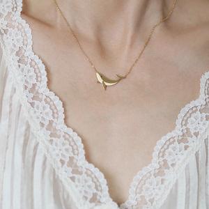 Kalung liontin Paus wanita, rantai Tautan tahan air tema pantai musim panas modis kalung liontin Paus baja tahan karat berlapis emas 18K untuk pertunangan - Product Image 5